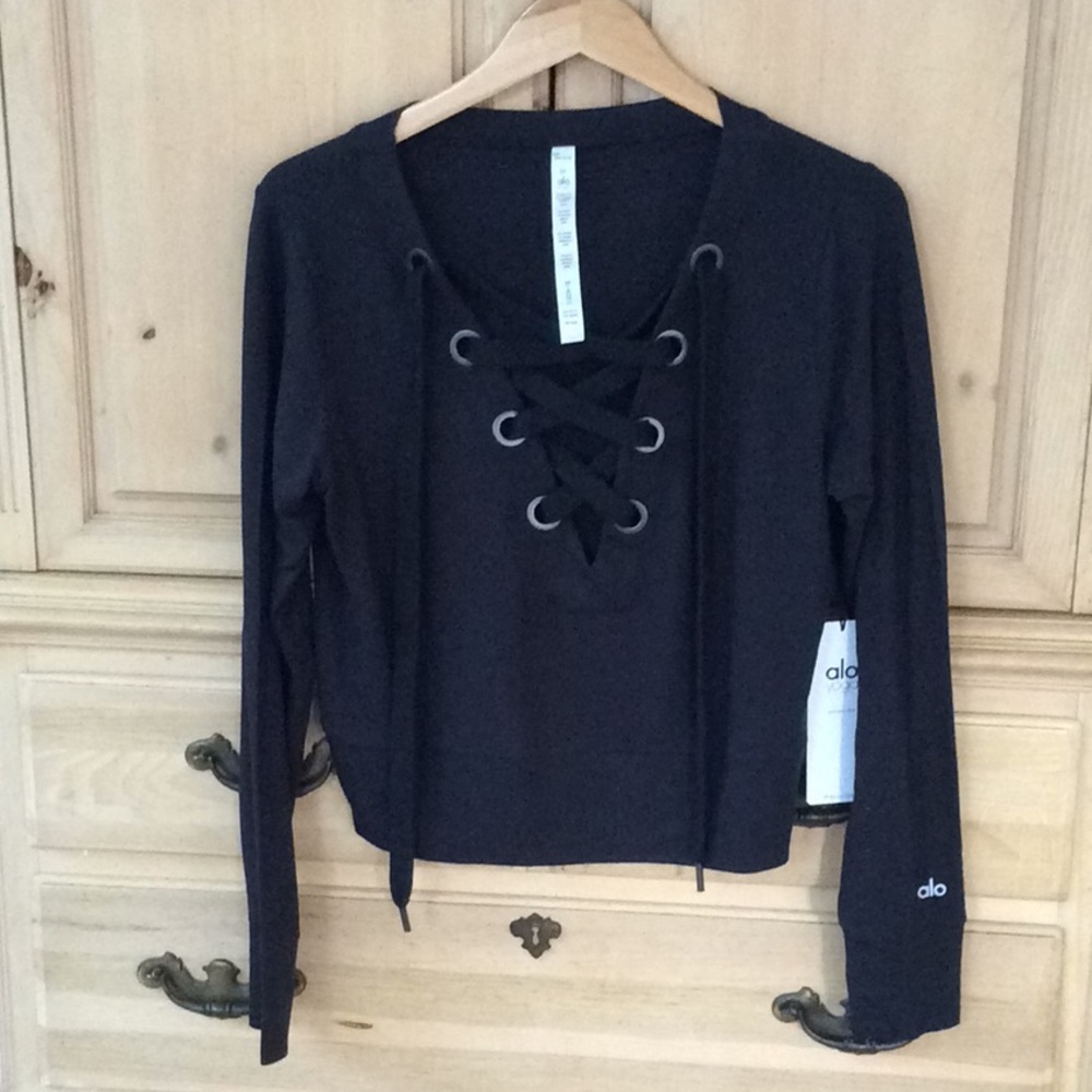❤️HP❤️NWOT Alo Yoga Ideal Long Sleeve Top - Black